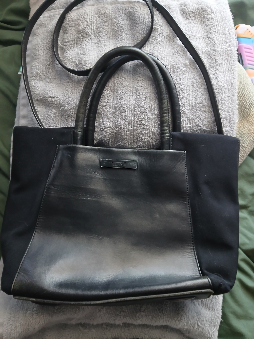 Black Tumi Women’s Leather Tote Bag - Classic Everyday Carry